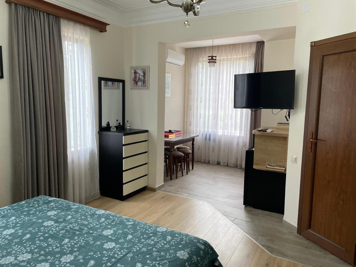Temo Guest House 10 Batumi Ngoại thất bức ảnh